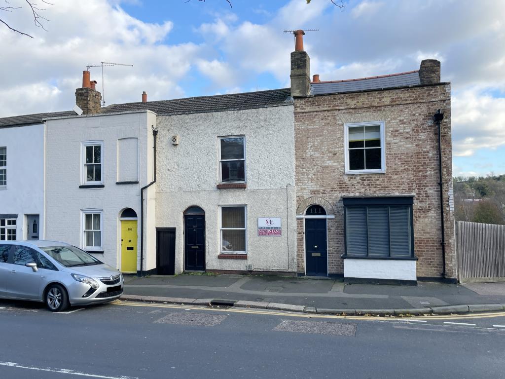 Lot: 8 - HOUSE FOR REFURBISHMENT CLOSE TO CENTRE OF ROCHESTER - 